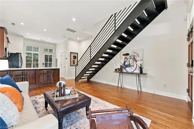 624 Elm Street Unit A, photo 4 of 25