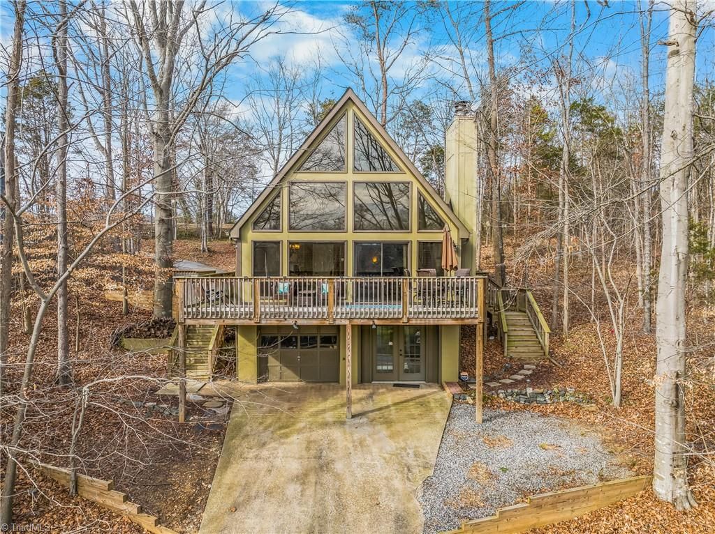 Photo of 1916 Chateau Ridge Dr, Winston-Salem, NC 27103 (MLS # 1208246)