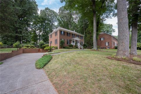 A home in Clemmons