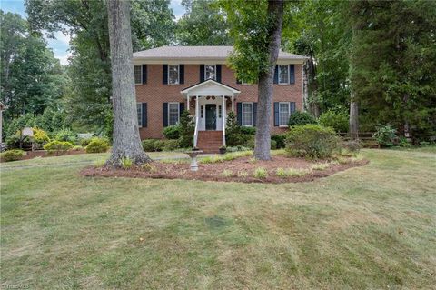 A home in Clemmons