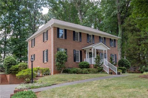 A home in Clemmons