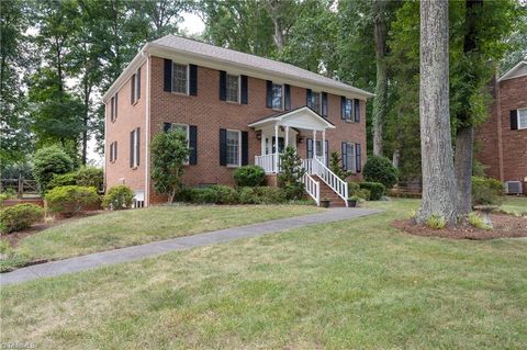 A home in Clemmons