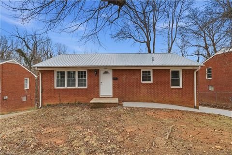 Homes For Sale - 844 Willow Place<br/> High Point, NC 27260