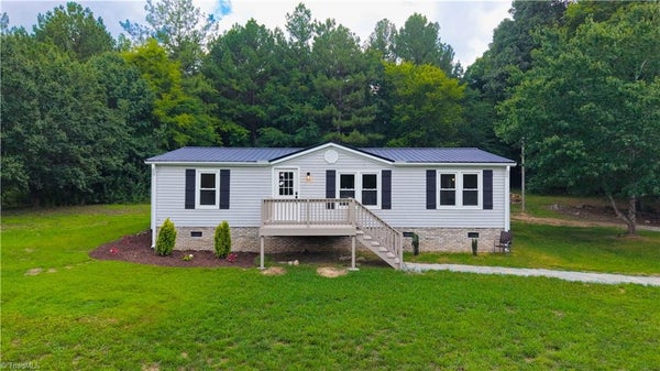 225 BEACON RIDGE RD, THOMASVILLE, NC 27360 - Image 1a1968e9ed5eac4c390dae2cdfdc06fc/1161498898