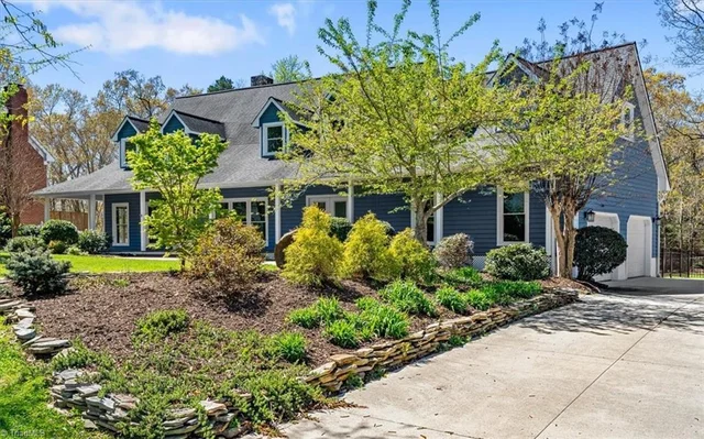3710 Waldenbrook Road, photo 4 of 50