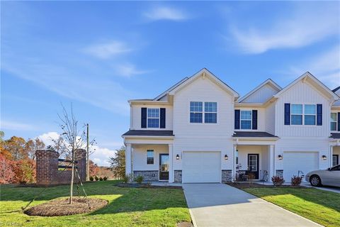Townhouse For Sale - 1802 Pheasant Trace Circle<br/> Kernersville, NC 27284