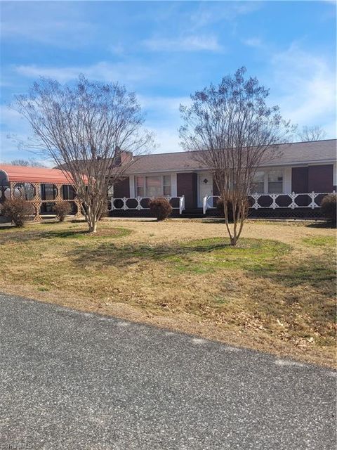 Homes For Sale - 250 Hilltop Acres Street<br/> North Wilkesboro, NC 28659