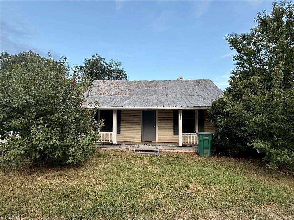 Photo of 999 Robbins Circle, Lexington, NC 27292 (MLS # 1230651)
