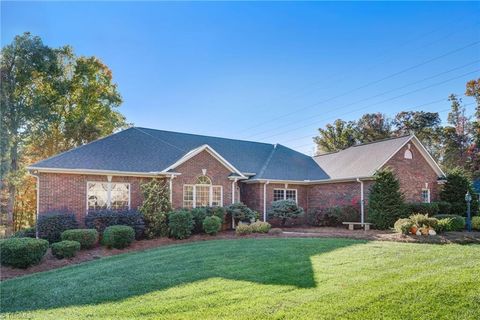 Homes For Sale - 203 Stonebury Court<br/> Reidsville, NC 27320