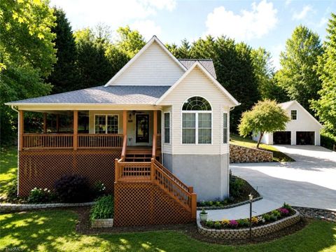 Homes For Sale - 2472 Hamby Mountain Road<br/> Wilkes County, Wilkesboro, NC 28697