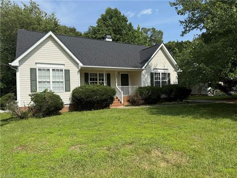 Homes For Sale - 3007 Brookrun Drive<br/> Jamestown, NC 27282