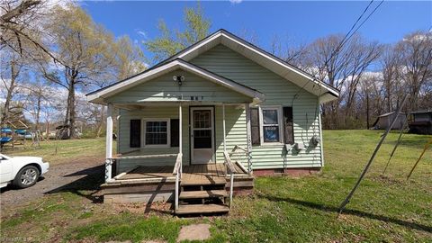 Homes For Sale - 107 Murphy Street<br/> Liberty, NC 27298