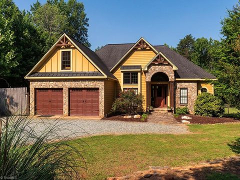 Homes For Sale - 2913 Creek Point Place<br/> Alamance County, Graham, NC 27253