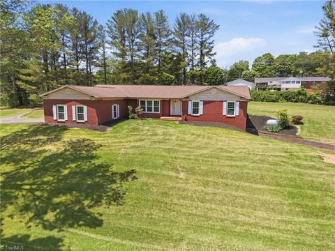 Homes For Sale - 6364 Boone Trail<br/> Millers Creek, NC 28651
