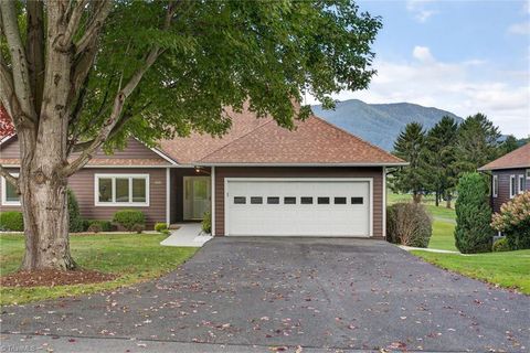 Townhouse For Sale - 233 Lakeview Place #D-2<br/> Jefferson, NC 27640