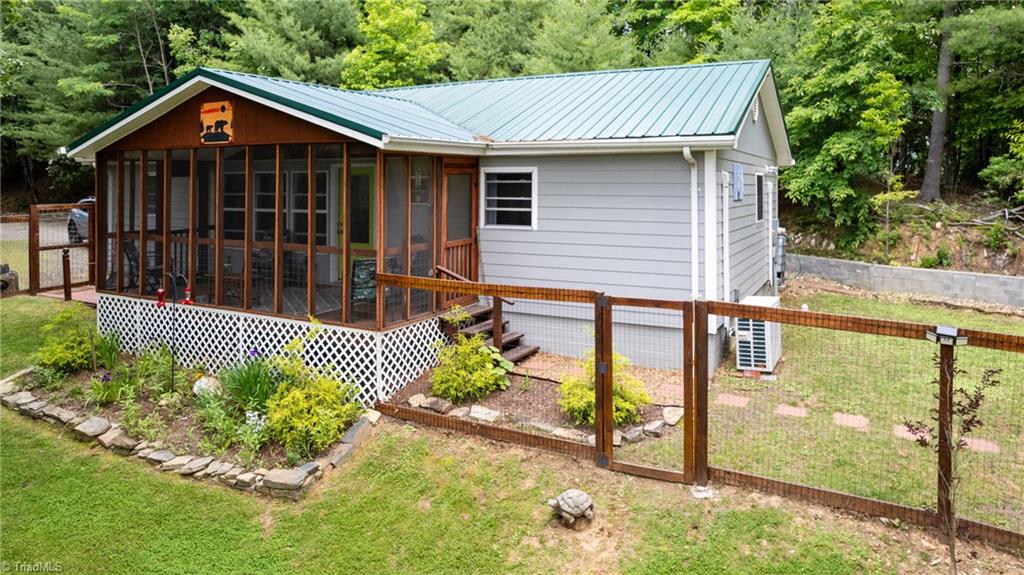 5928 Sheets Gap Road, Millers Creek, North Carolina image 2