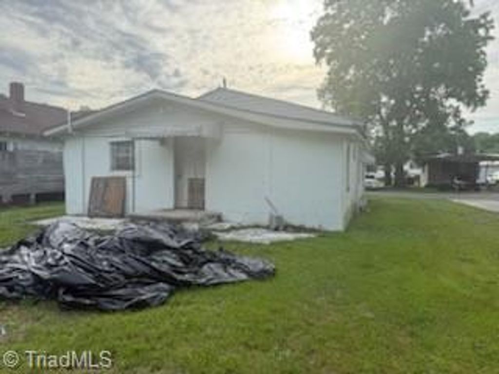 Photo of 806 Martin Street, Fremont, NC 27830 (MLS # 1222422)