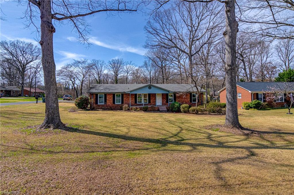 Photo 4 of 29 of 506 Ravenwood Drive house