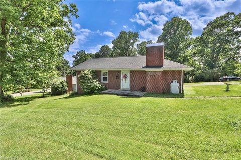 Photo for 121 Westwood Lane