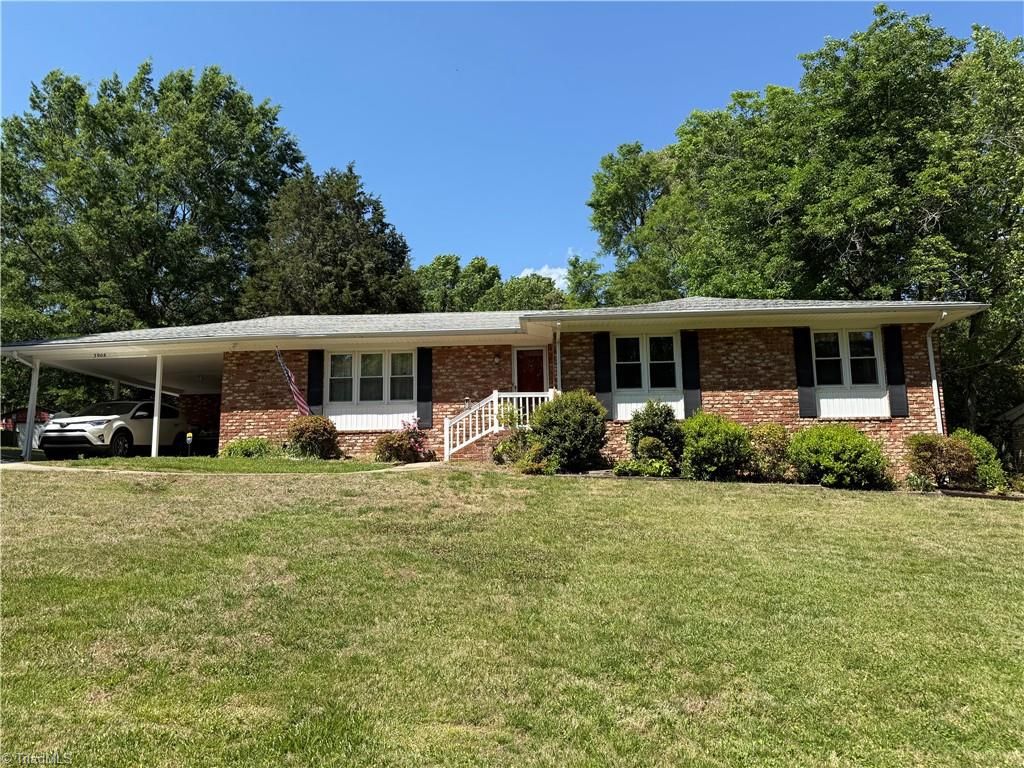 Photo of 3908 Beverly Hills Drive, High Point, NC 27265 (MLS # 1217512)
