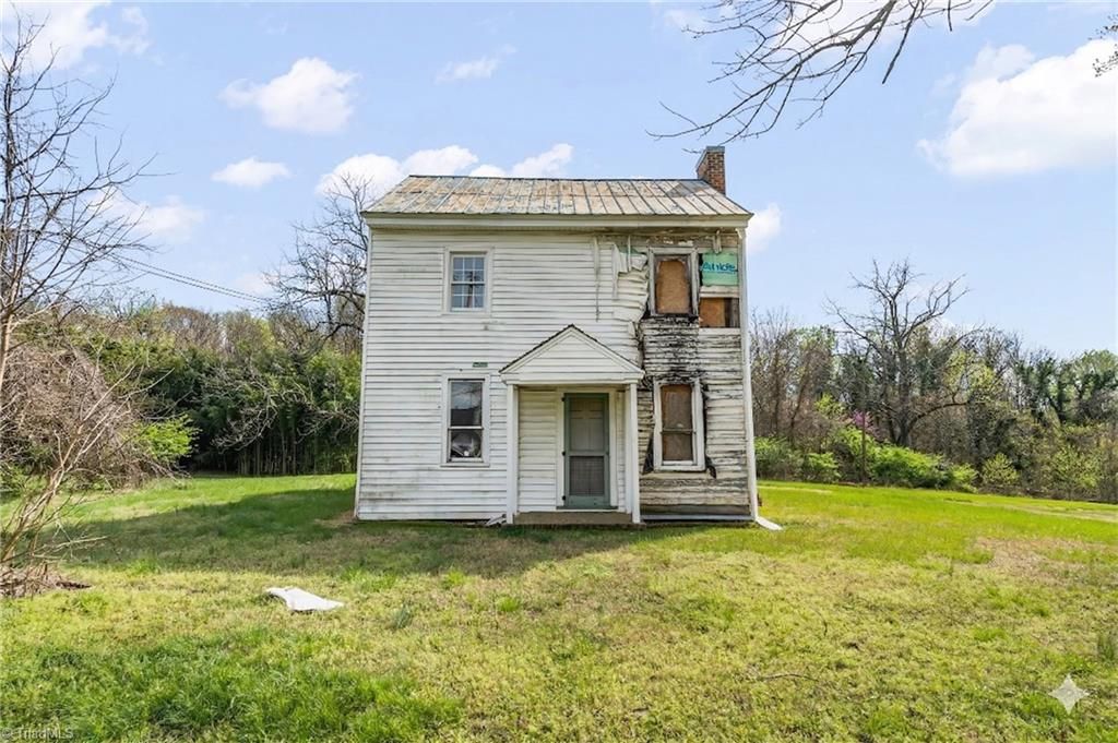 Photo of 606 E Springfield Road, High Point, NC 27263 (MLS # 1213367)