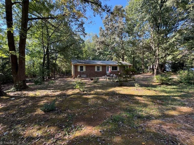 7635 Landis Drive, photo 4 of 38