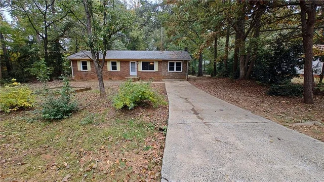 7635 Landis Drive, photo 2 of 38