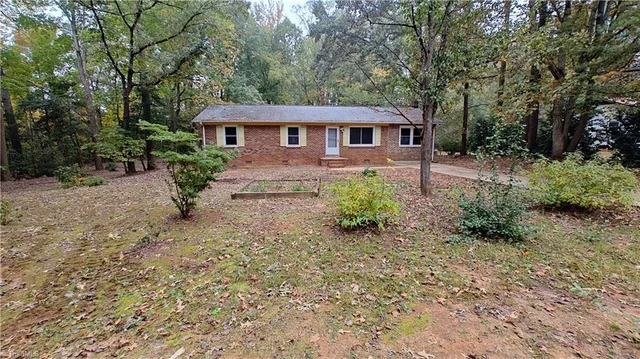 7635 Landis Drive, photo 3 of 38