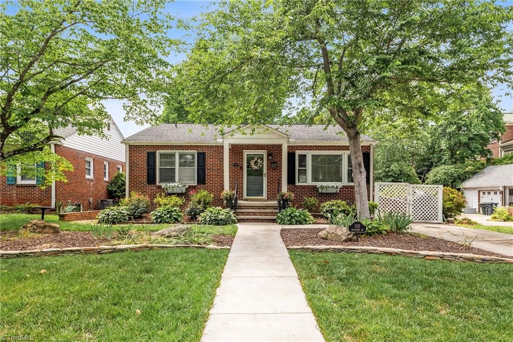 Photo of 110 Mayflower Drive, Greensboro, NC 27403 (MLS # 1221975)