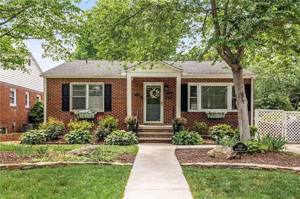 Photo of 110 Mayflower Drive, Greensboro, NC 27403 (MLS # 1221975)