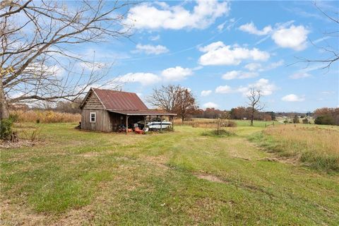 A home in Roaring River