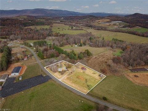 A home in Roaring River