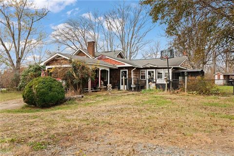 A home in Roaring River