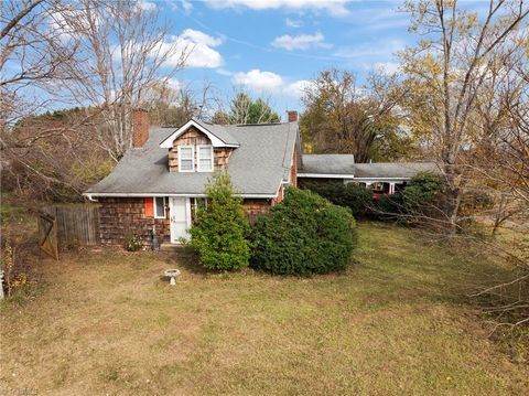 A home in Roaring River