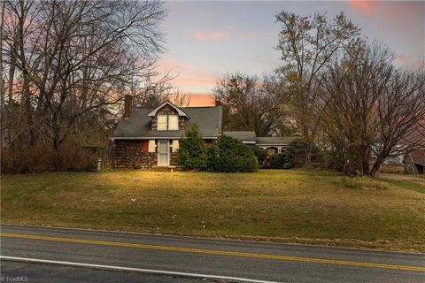 A home in Roaring River