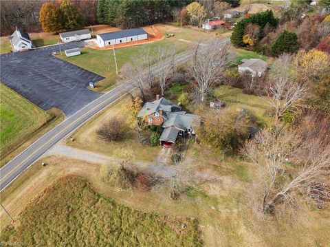 A home in Roaring River