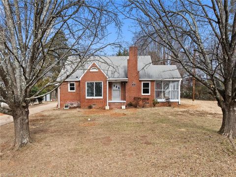 Homes For Sale - 312 Playground Road<br/> Archdale, NC 27263
