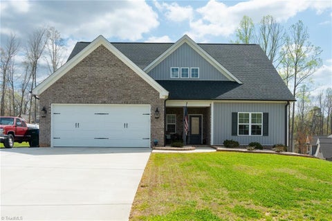 Homes For Sale - 389 Windsor Trail<br/> Lexington, NC 27295