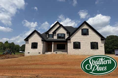 Homes For Sale - 5084 Southern Pines Drive<br/> Kernersville, NC 27284