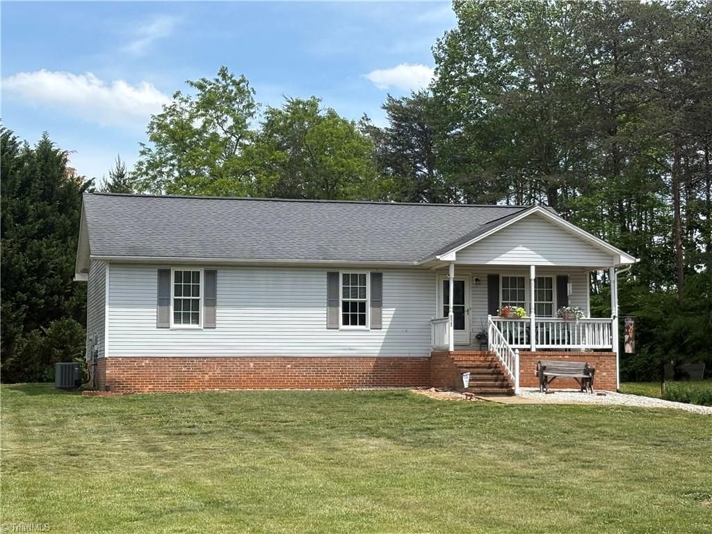 Photo of 808 Creed Road, Ararat, NC 27007 (MLS # 1219569)
