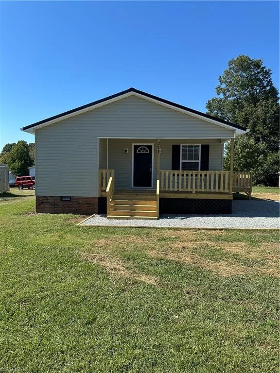 211 Foy Avenue, photo 3 of 21