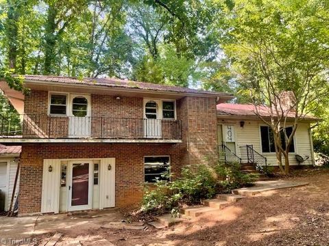 Homes For Sale - 404 Western Boulevard<br/> Lexington, NC 27295