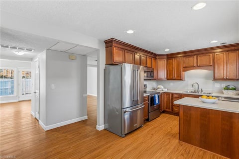 Townhouse For Sale - 3229 Regents Park Lane #A<br/> Greensboro, NC 27455