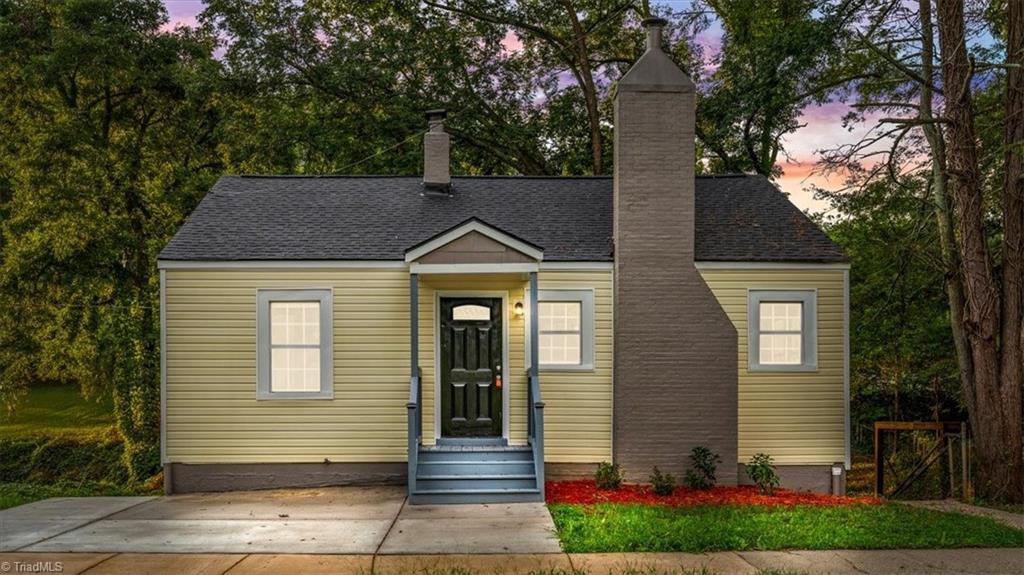 Photo of 435 W Sharpe Street, Statesville, NC 28677 (MLS # 1237221)