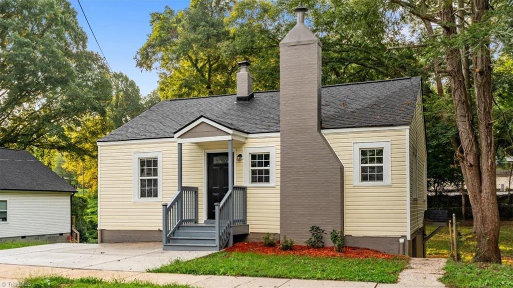 Photo of 435 W Sharpe Street, Statesville, NC 28677 (MLS # 1237221)