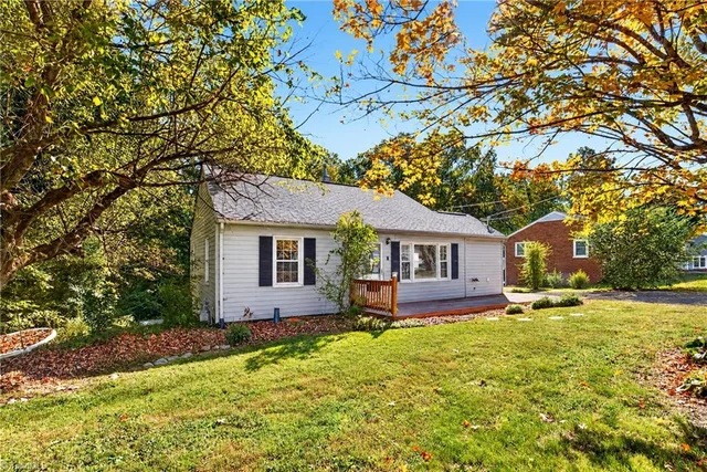 114 Bellevue Drive, photo 3 of 28