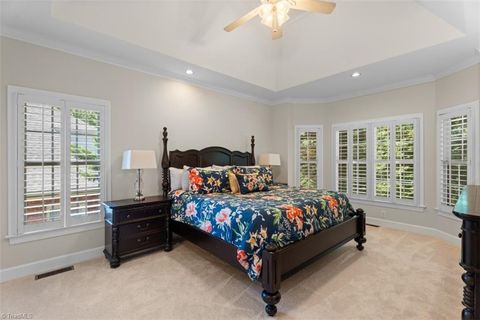 Single Family Residence in Winston Salem NC 4205 Holly Hill Lane 15.jpg