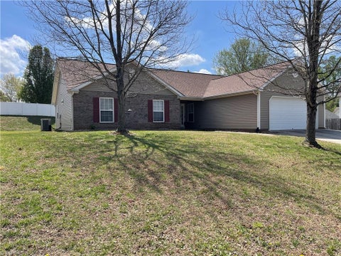 Homes For Sale - 705 Eagle Point Drive<br/> Kernersville, NC 27284