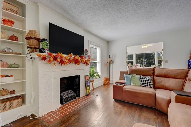 1224 W Market Street, photo 5 of 49