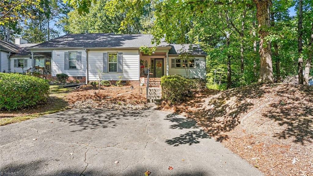 Photo of 926 Chatfield Drive #C, Jamestown, NC 27282 (MLS # 1237749)
